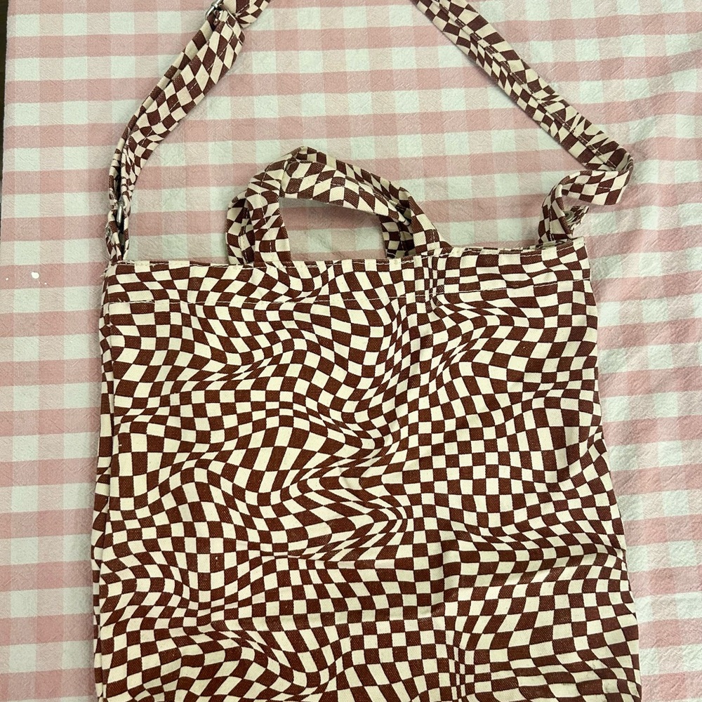 BAGGU Wavy Checkered Duck Bag in Brown and White